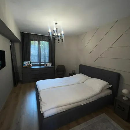 Moni House