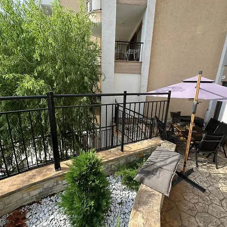 Apartment Moni House *