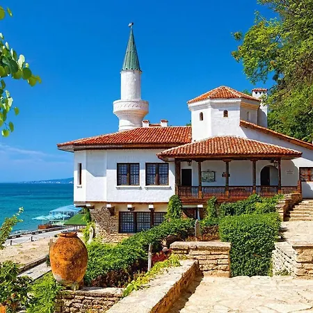 Moni House *